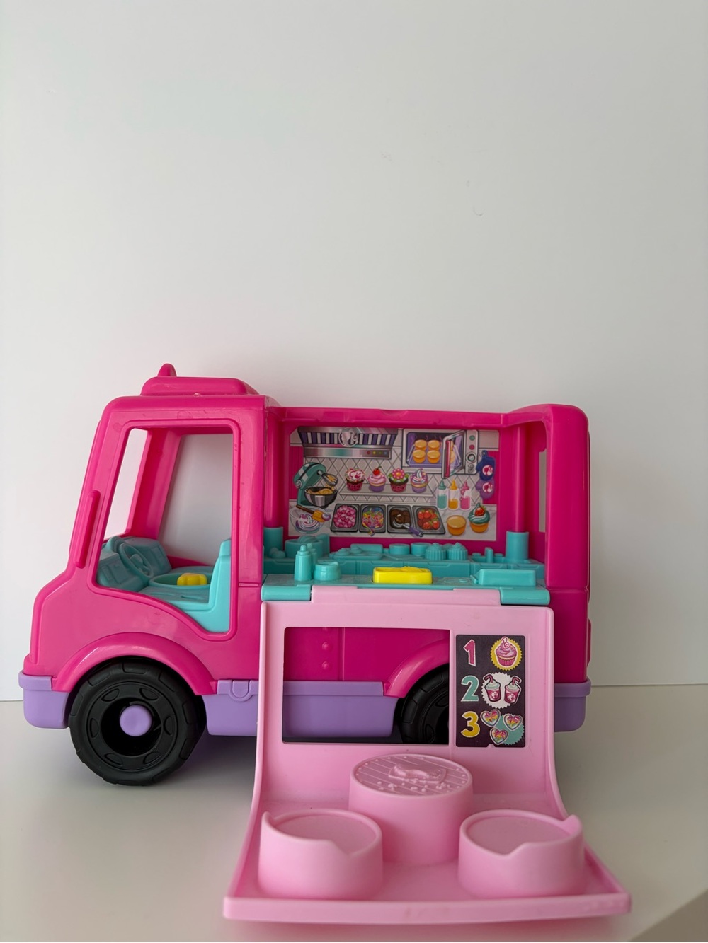 FISHER PRICE LITTLE PEOPLE BARBIE CUPCAKE TRUCK
